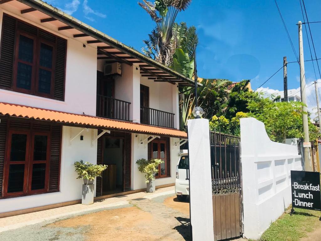Tamaro Beach Resort Hikkaduwa Exterior photo