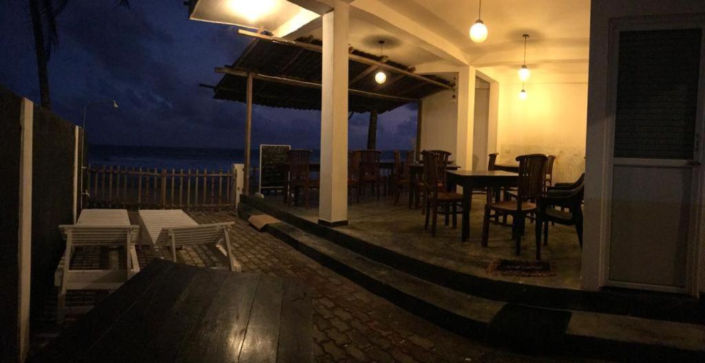Tamaro Beach Resort Hikkaduwa Exterior photo